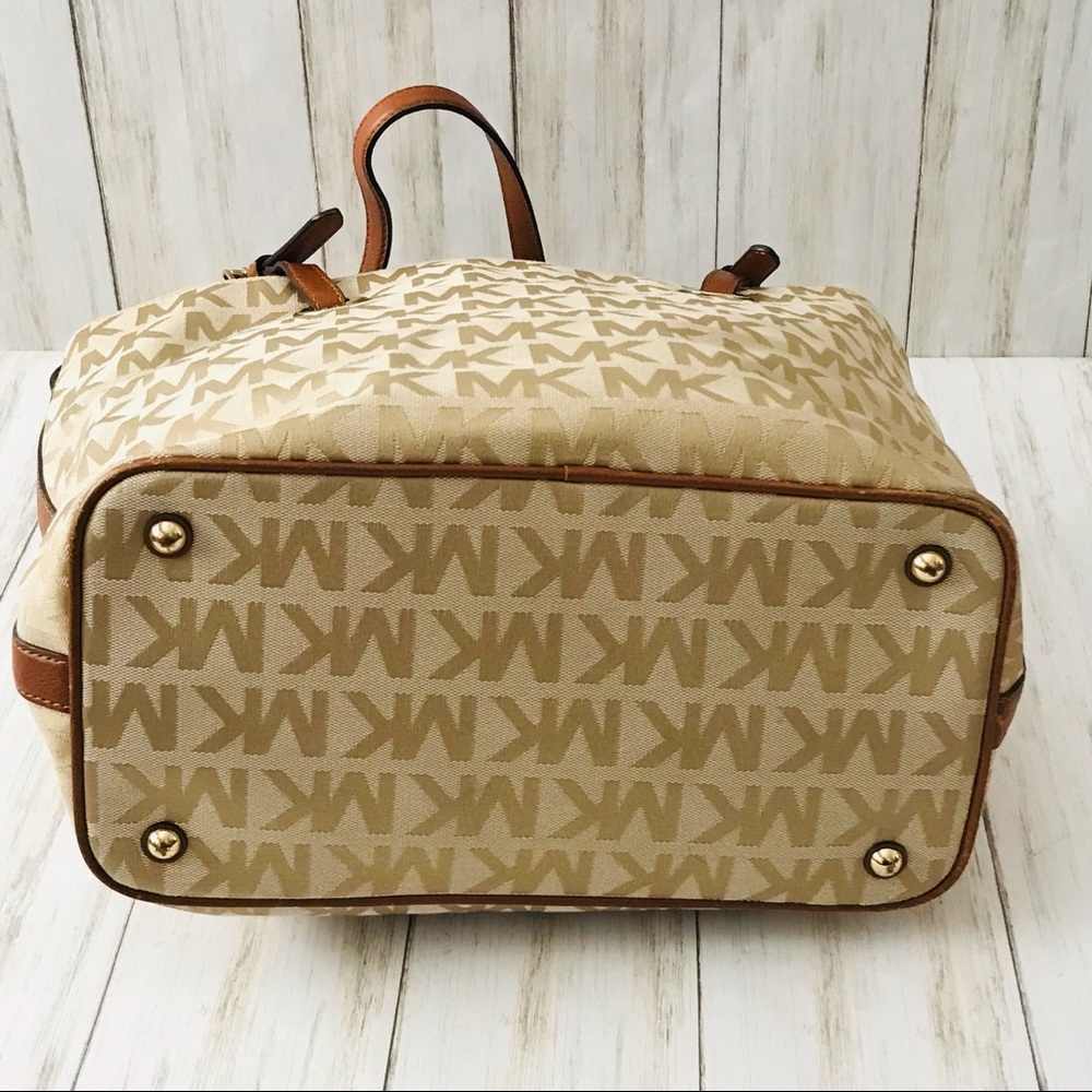 Michael Kors Tote Tan Handbag - Picture 3 of 16